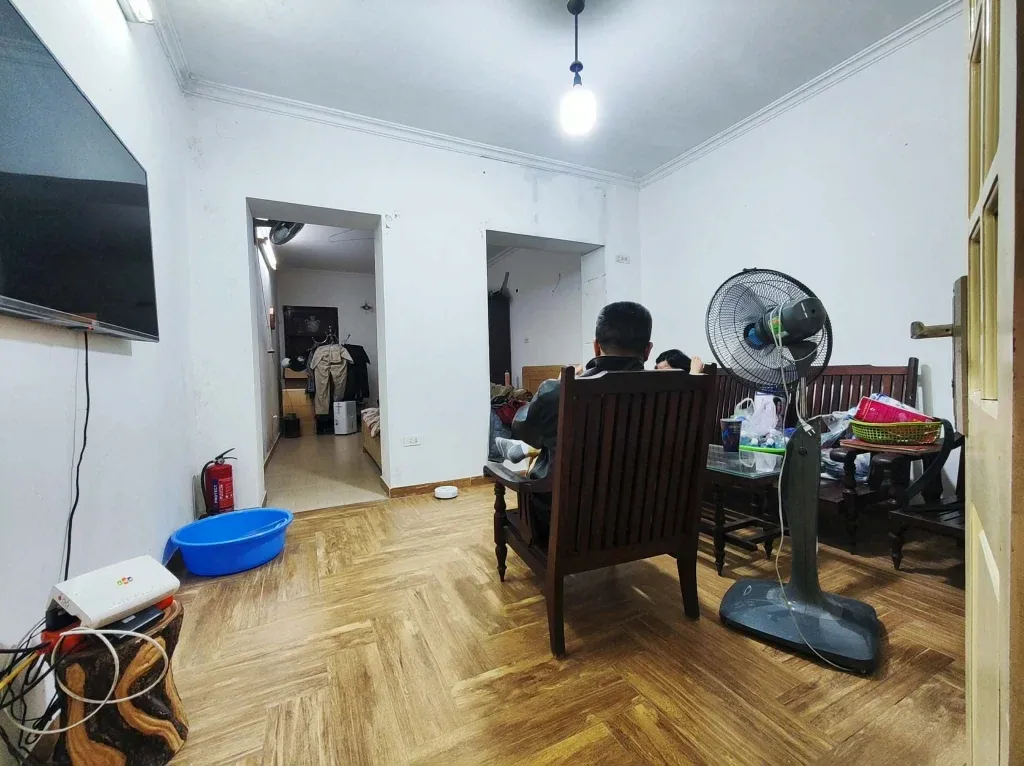 Cho thuê căn hộ tập thể giảng võ, trần huy liệu, ba đình, gần phố, ở luôn