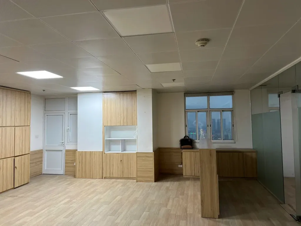 Cho thuê căn làm văn phòng có thể kết hợp ở 130m2 tòa licogi 13 18 triệu/tháng