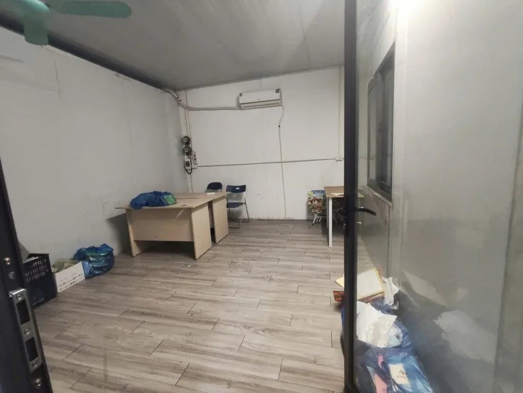 Cho thuê mặt sàn diện tích 180m2 tại đường đông, xã phúc thịnh, hà nội