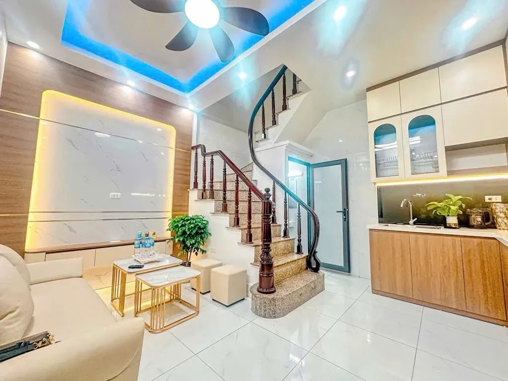 Nhà ngõ gốc đề minh khai hn 30m 5t 6 66 tỷ 13/3/2026, lúc: 8 giờ 14 phút
