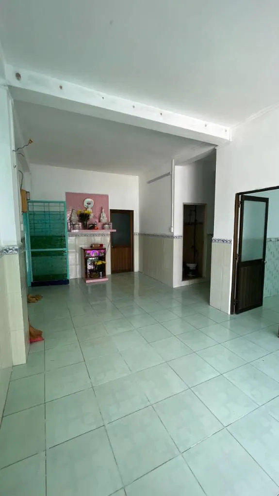 Bán chung cư Hùng Vương lầu 3, giá 2,5 tỷ, vị trí thuận tiện