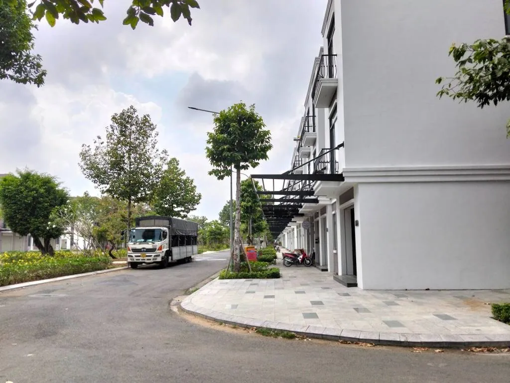 Bán shophouse, sổ sẵn, đã hoàn công, công chứng trong ngày