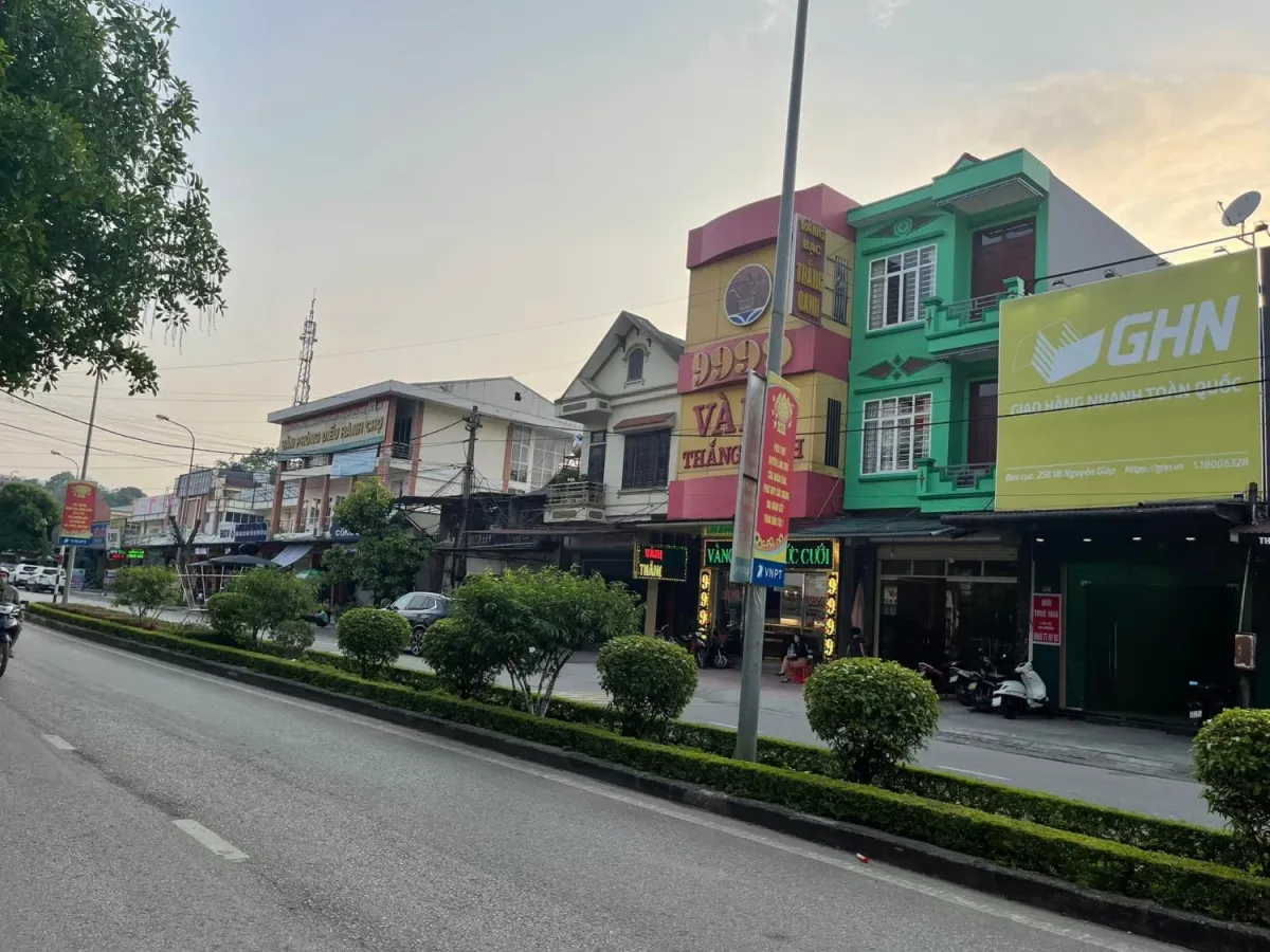 Cho thuê nhà phố thương mại 179m2 Tổ 4 Sông Cầu TP. Bắc Kạn gần chợ và trường học