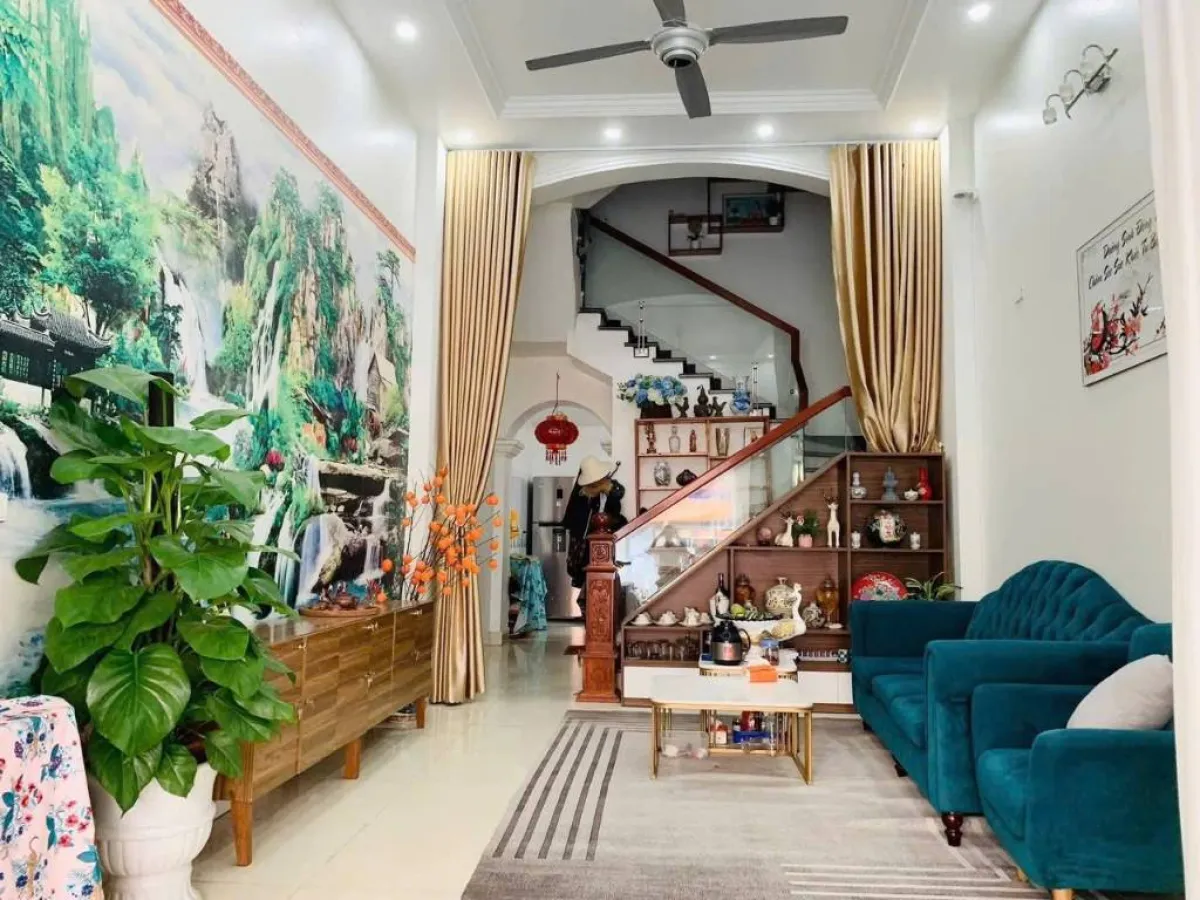 Bán nhà mặt phố Vũ Hựu, Hải Dương, dt 59.4m2, mt 4.02m, 2 tầng, 2 ngủ, giá 3,98 tỷ